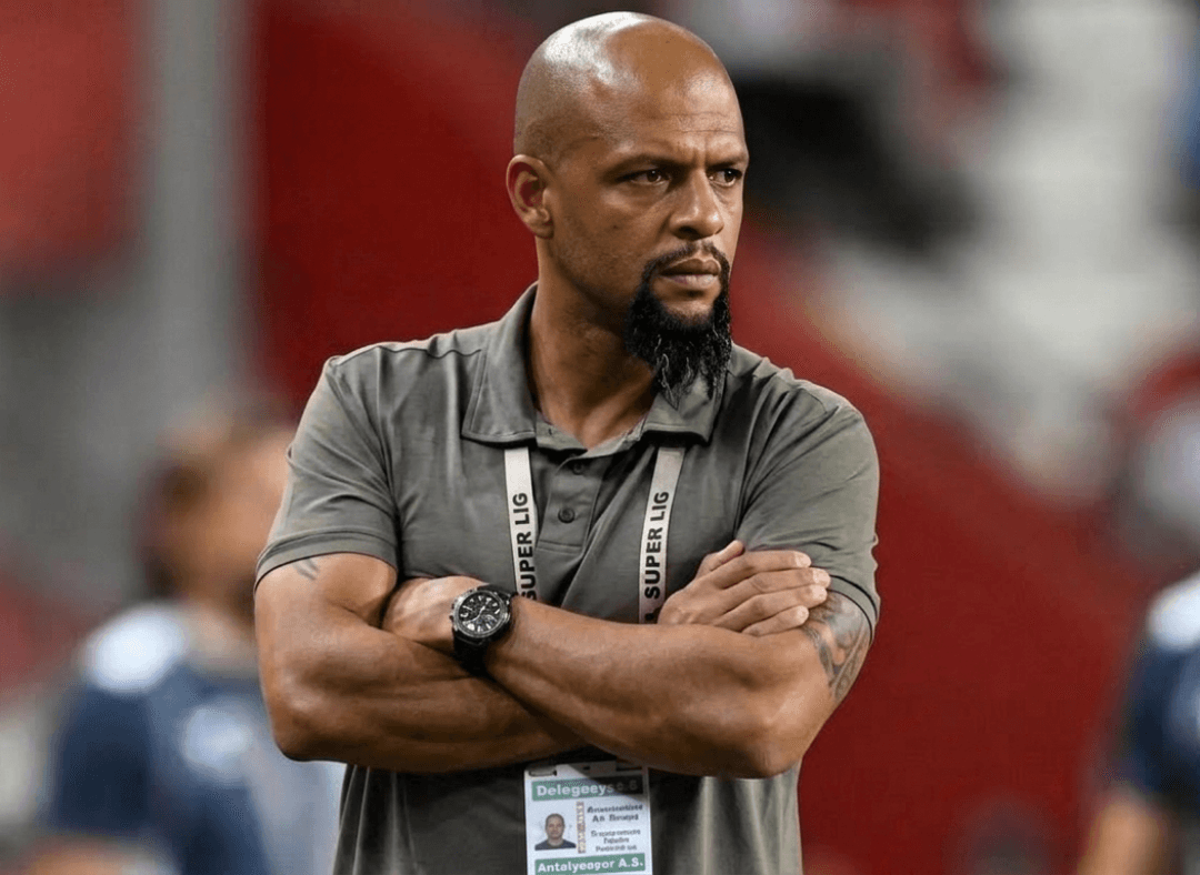 -Foi uma ótima partida, o time tem se superado a cada jogo -Van de Streek tem aquele faro pra gol que poucos atacantes tem hoje em dia, l…