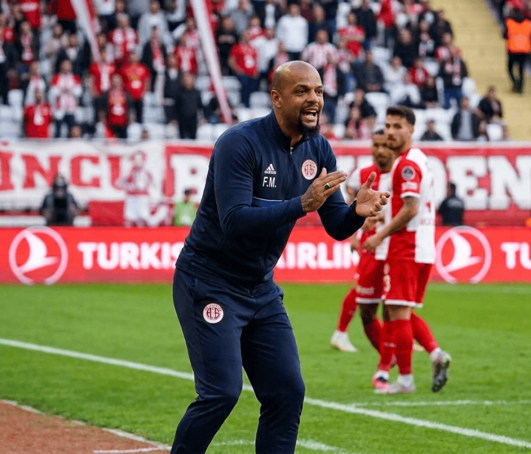 -Partida bem dificil, o adversário teve mais perna no final e conseguiram o gol de empate. -Vamos nos preparar agora para a partida da Eu…