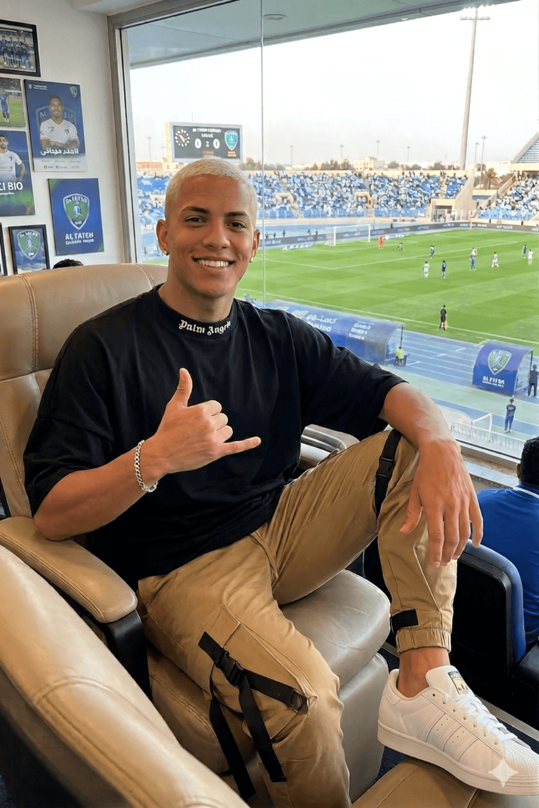 Atual artilheiro do campeonato no camarote... complicado mais estou mesmo assim na torcida pelo time, tem que cumprir a suspensão né 🤷♂️