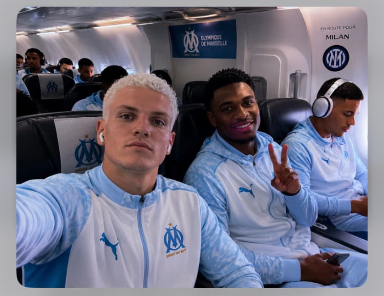 🇫🇷———>🇮🇹 Eu e Q.Timber(tirando uma foto📷) Jogo importante contra a Inter de Milão 🔵⚪️ Champions Legue🏆(Fase da liga) Vamo pra cima…