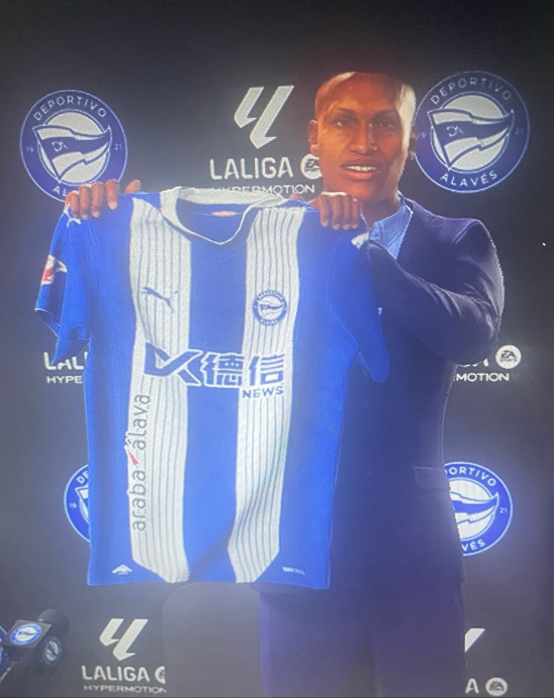 Bomba!! O líder de assistências da temporada sai do Málaga CF e Vai para o D.Alavés!!!!!