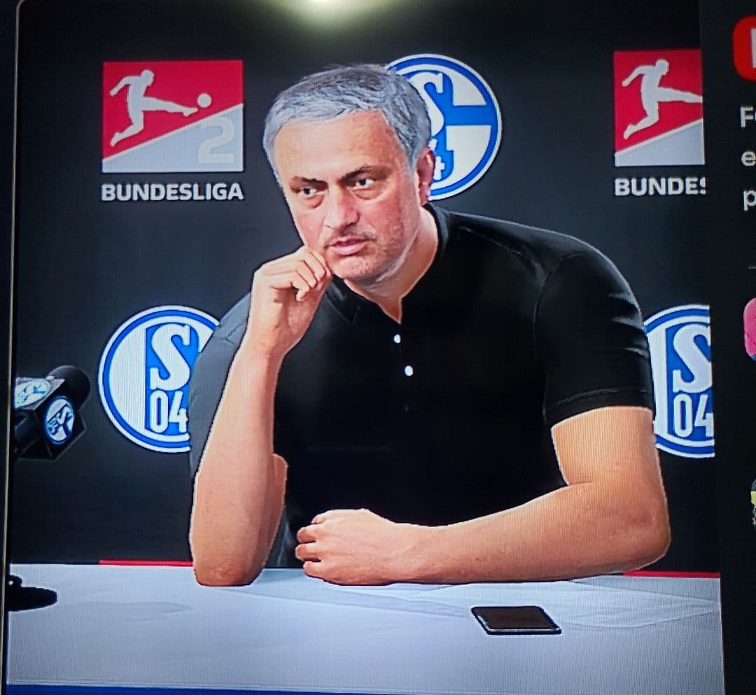 José Mourinho assumiu o comando de nossa equipe hoje, vamo pra cima Schalke!