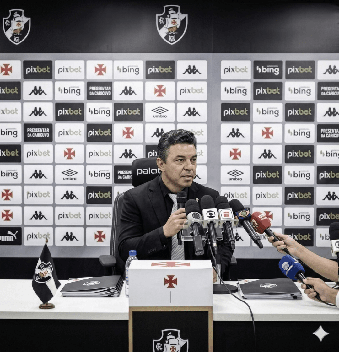 “O Vasco é um clube gigante, com história e exigência. Venho para construir um time competitivo, com identidade e ambição. Vamos trabalha…