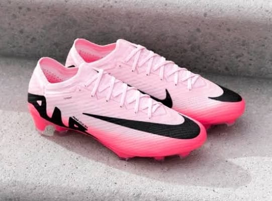 Que isso Nike mandou outra chuteira kkkk muito braba essa também