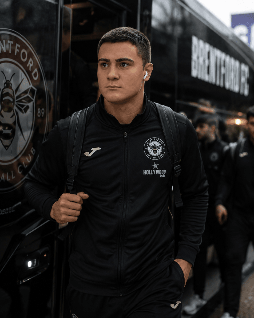 De volta ao lugar onde eu pertenço. ⚽ O foco é um só: voltar mais forte. Cada passo, cada treino, cada batalha tem um propósito. Hoje é d…