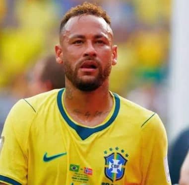 Neymar, infelizmente você teve má sorte na carreira, sinto muito pelas lesões e a carreira na seleção Brasileira do maior artilheiro pass…