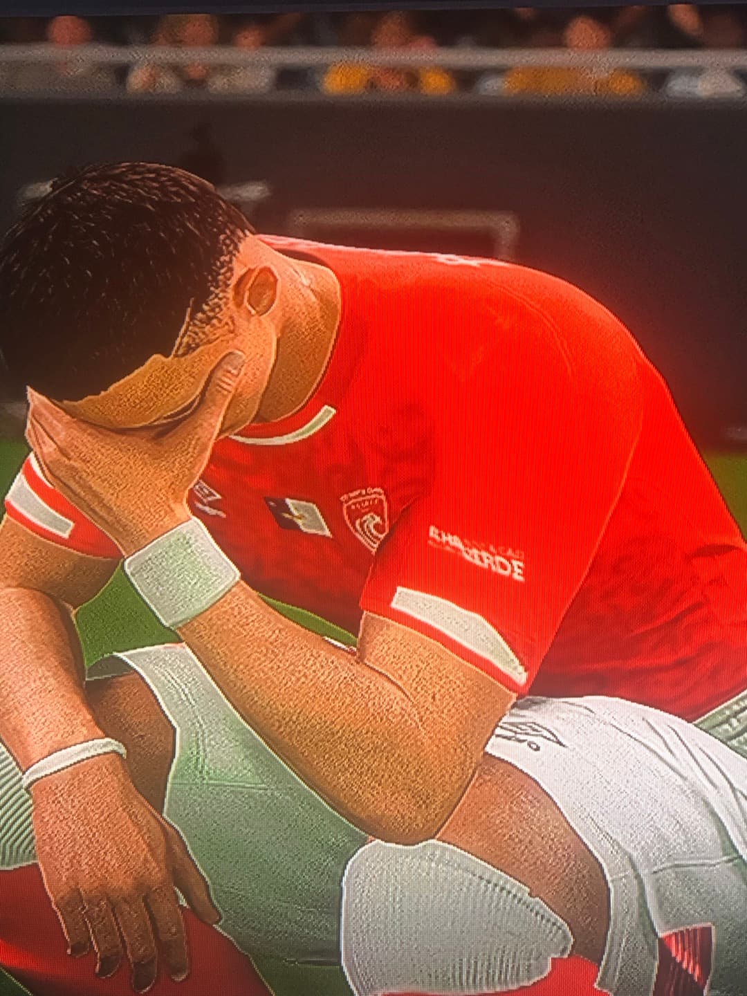 "Obrigado, Deus, pela minha estreia no futebol profissional. Infelizmente a vitória não veio, mas o foco continua 100% para o próximo des…