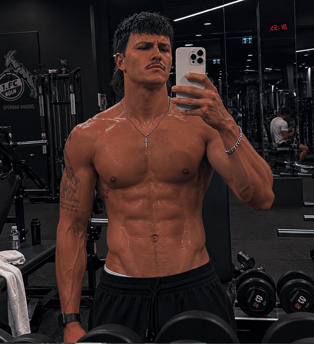 Construindo o corpo pra aguentar a pressão que vem junto com camisa pesada. 🔥