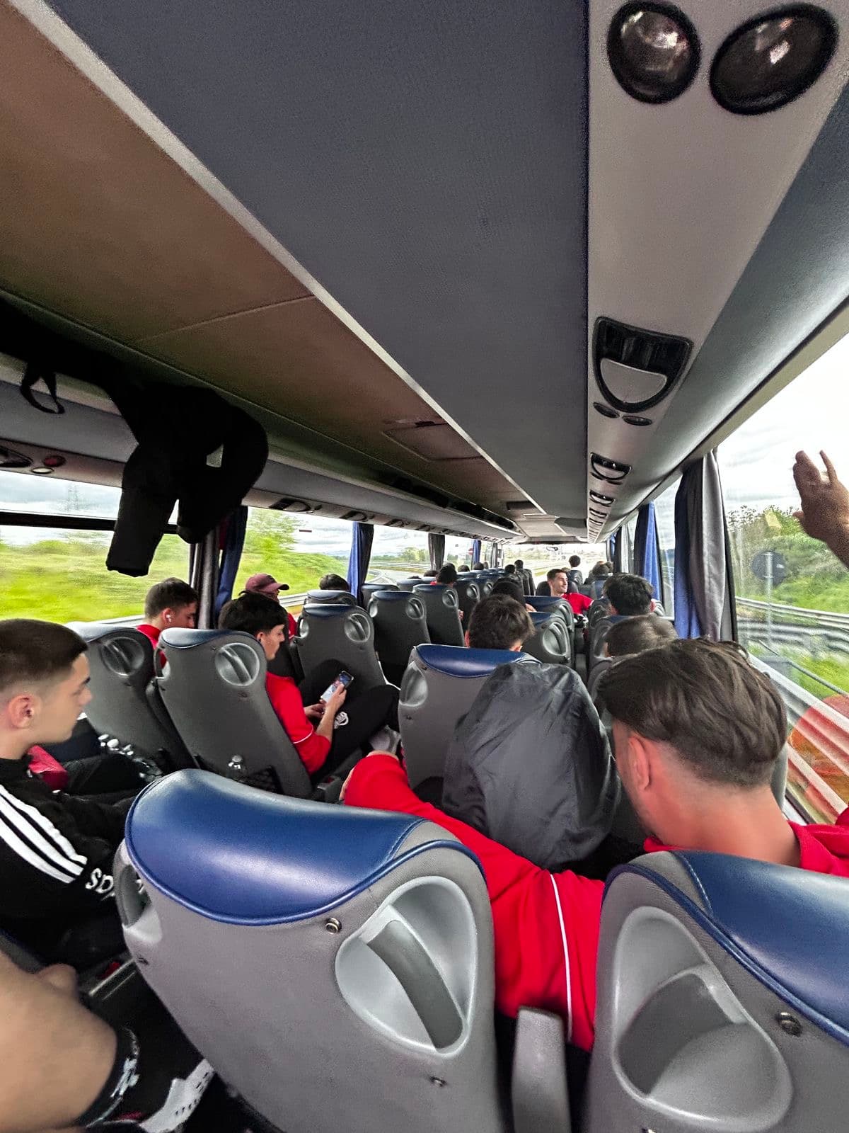 Rumo a Pamplona. ✈️🔴⚪️ Foco total na estreia da fase de grupos. Trabalho feito, agora é hora de entrar em campo e representar esse escud…