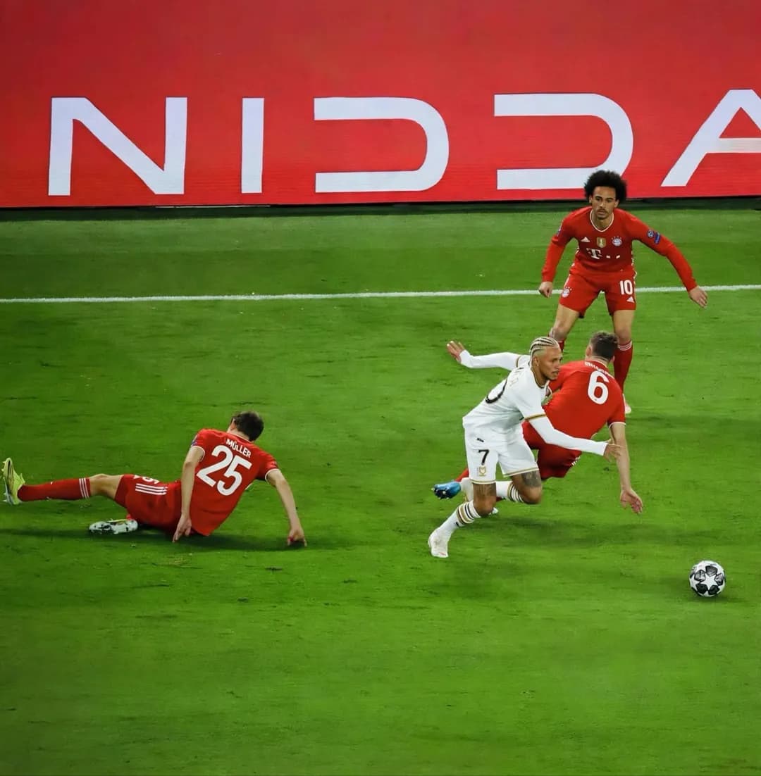 Sit down. Sente-se.