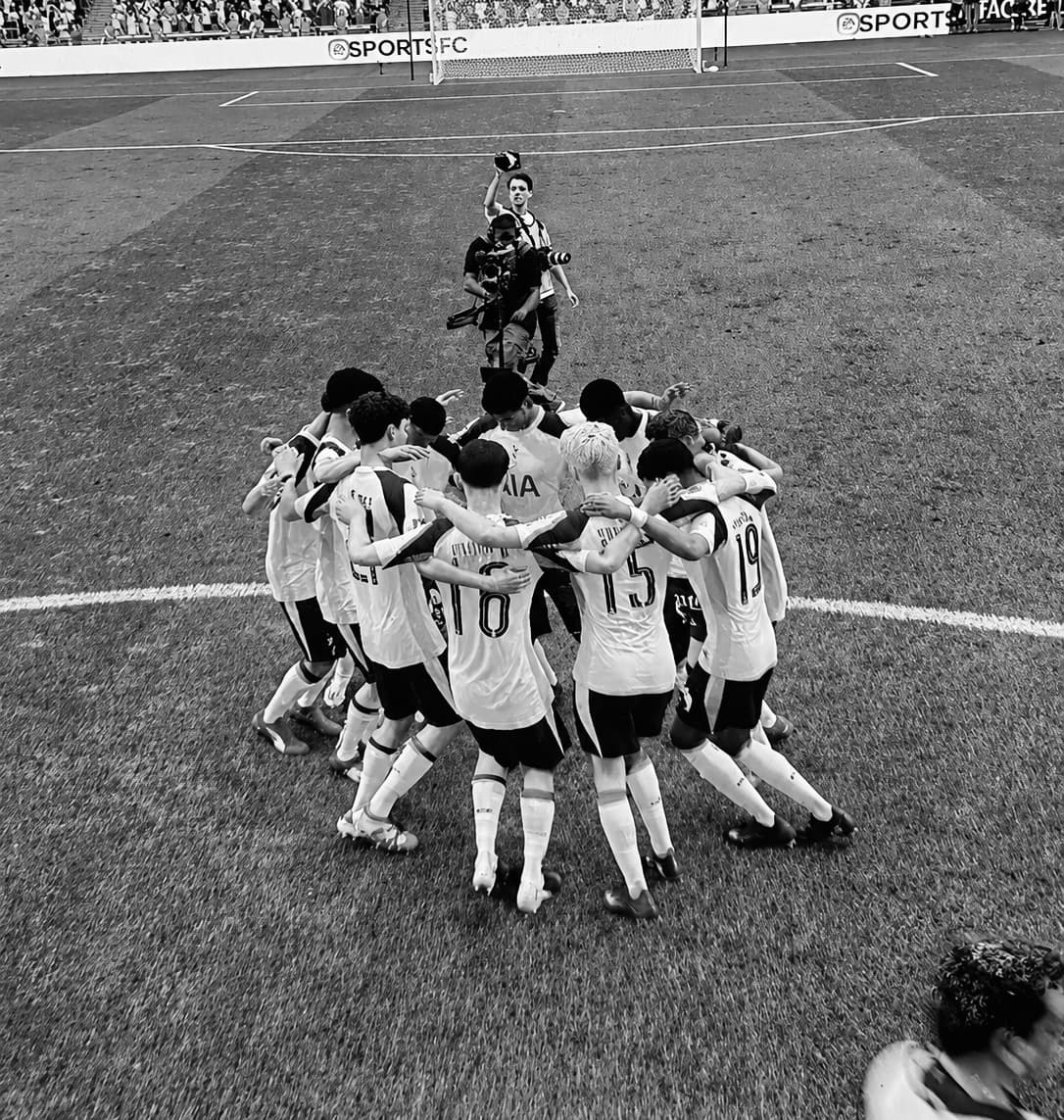 Fim de temporada. Nunca imaginei que chegaria tão longe. Além de companheiros de elenco, viramos uma familia em campo. Obrigado.🖤