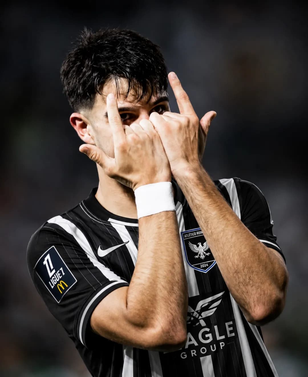 🦅 VITÓRIA NO ÚLTIMO SUSPIRO! Os Águias venceram o Nantes por 2–1. Doan abriu o placar e Flaco López virou. No fim, Durand defendeu um pê…