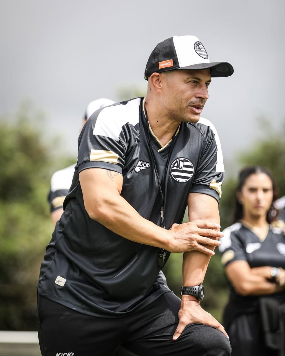 Hoje venho agradecer pela oportunidade é confiança desejo o melhor pra esse clube que me abriu as portas e me deu a oportunidade de criar…