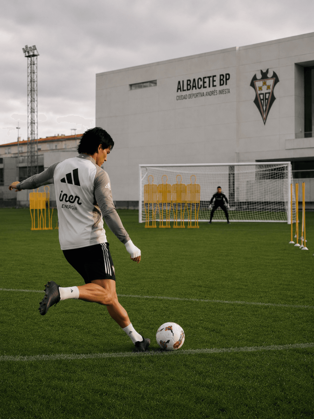 Voltei aos treinamentos depois do jogo entre Japão x Brasil. Eu quase desmaiei no gol da virada, mais tá tudo bem.