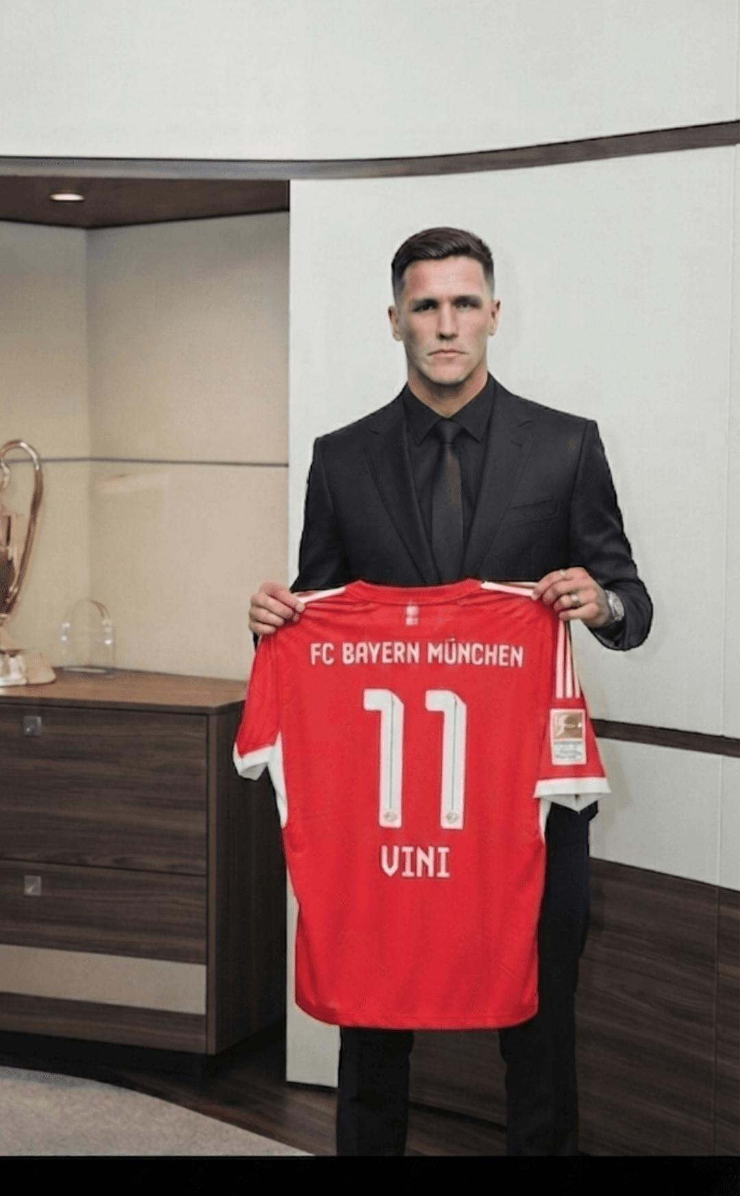 Um novo dono para a camisa 11 do Bayern! A numeração histórica de Robben ganha um capítulo inesperado."🇩🇪