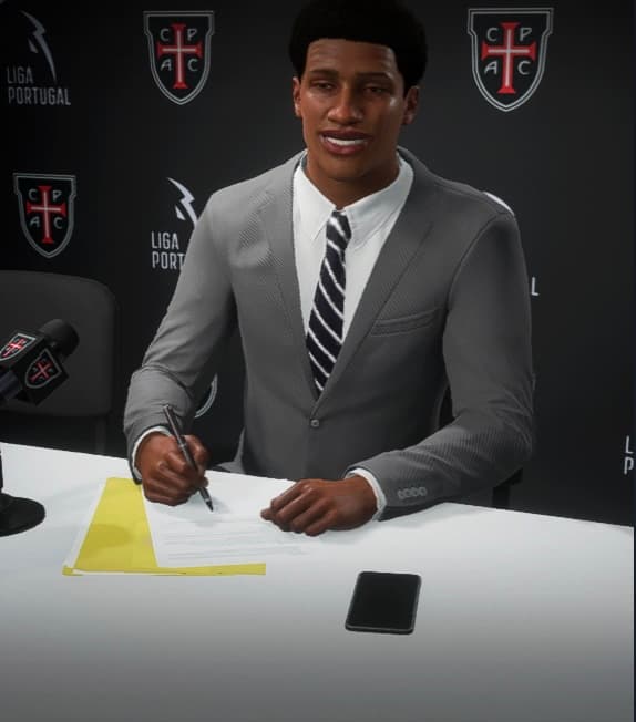 Assinando meu primeiro contrato profissional! Foi uma honra representar esse time pela base e agora começo a escrever minha história no t…