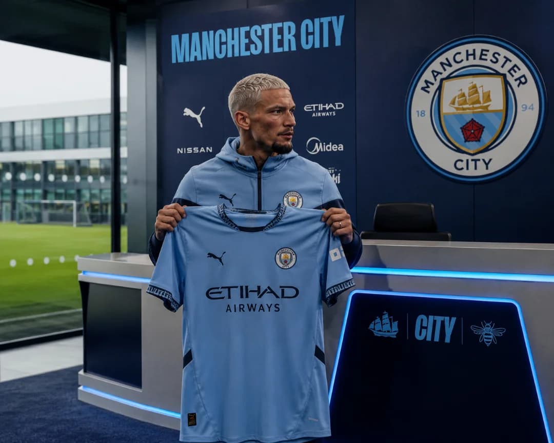 Sendo apresentado no CT do Manchester city