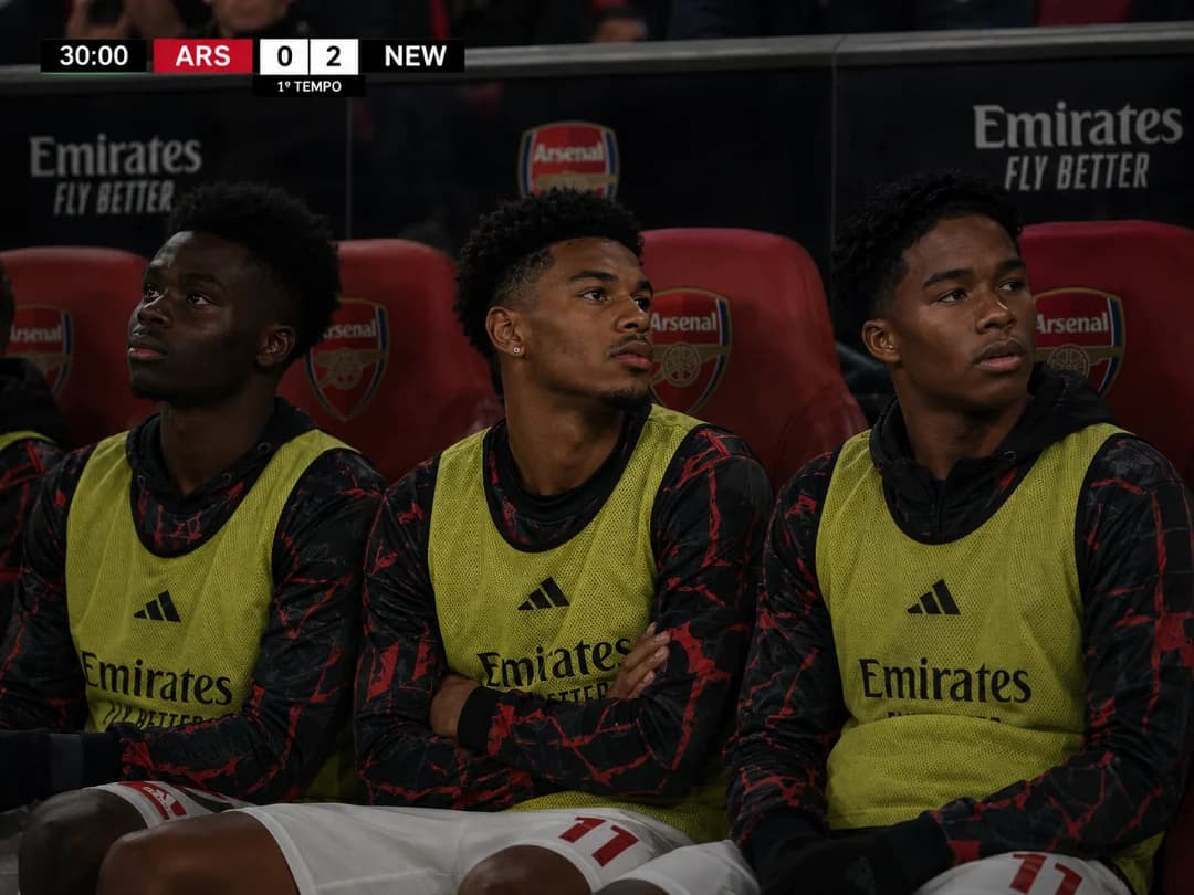 👀 Murilo, Endrick e Saka começam no banco diante do Newcastle. O Arsenal já perde por 2x0 aos 30 minutos, e a torcida já pede mudanças. …