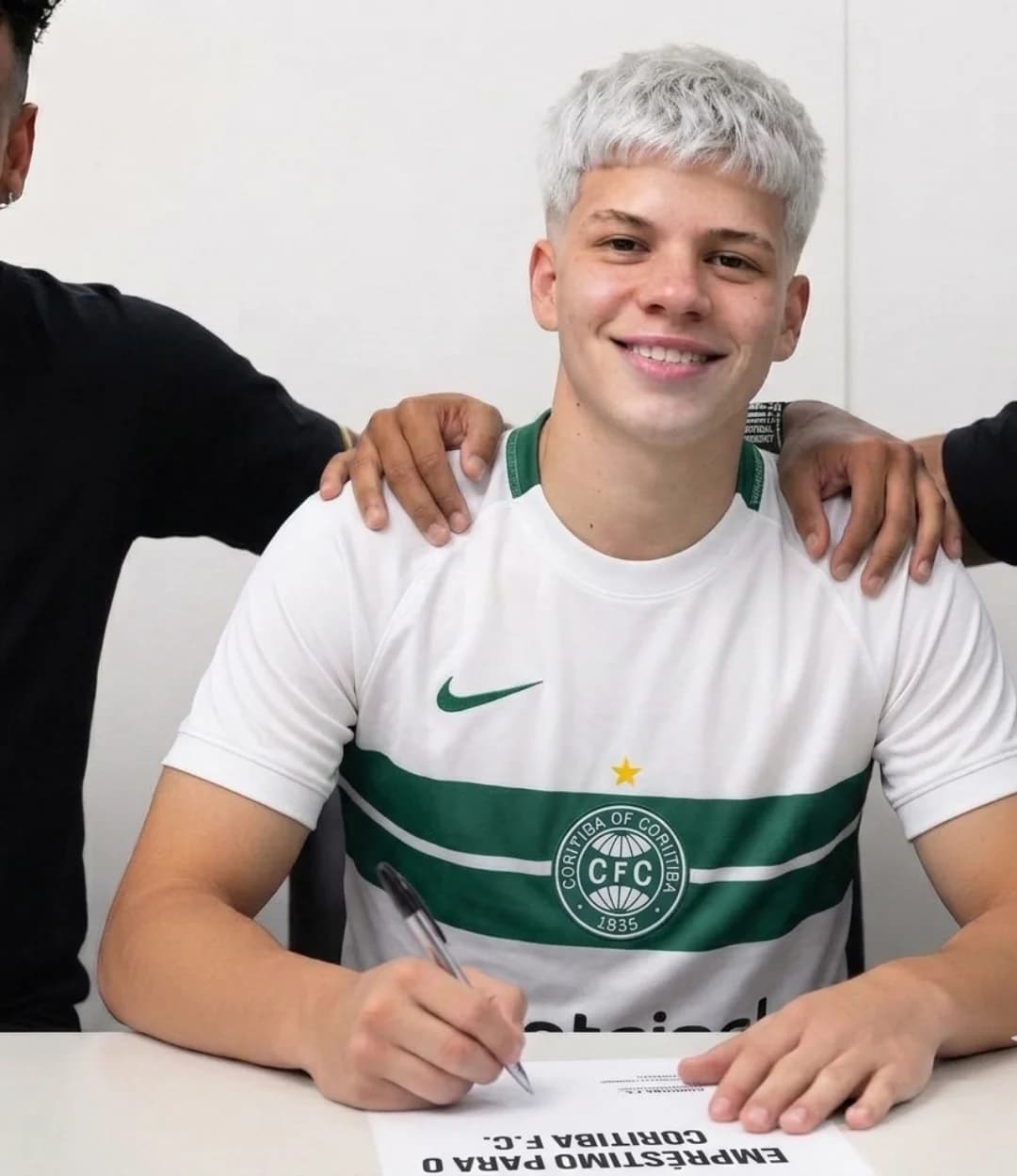 Honrado em fazer parte da família Coritiba! Podem esperar muita dedicação, raça e entrega a cada jogo. VAMOS, COXA! 💚🤍🔥"