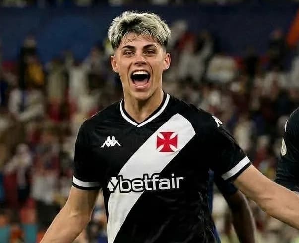 Na verdade,decidi ficar no time que eu sempre torci,e além disso,eu quero ganhar mais títulos pelo Vasco ainda,então decidi ficar no club…