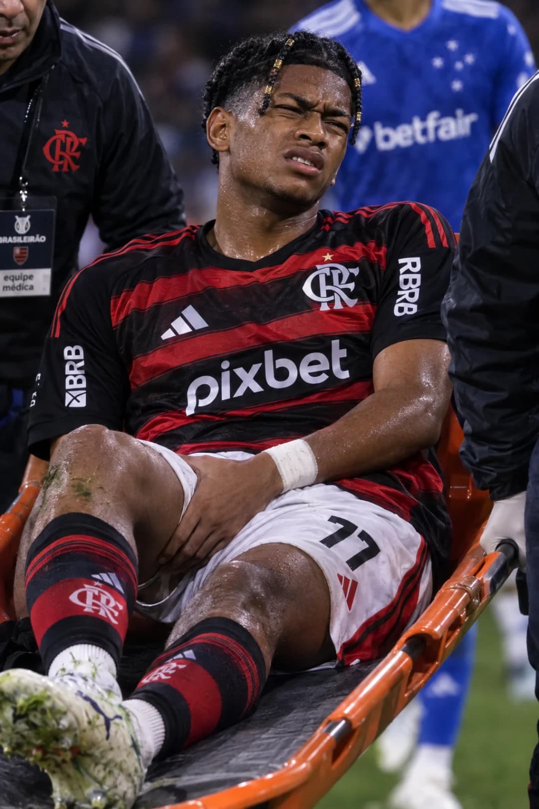 Infelizmente no jogo entre flamengo e Cruzeiro acabei me lesionando. muito triste pós estava na melhor fase, artilheiro do brasileirao e …
