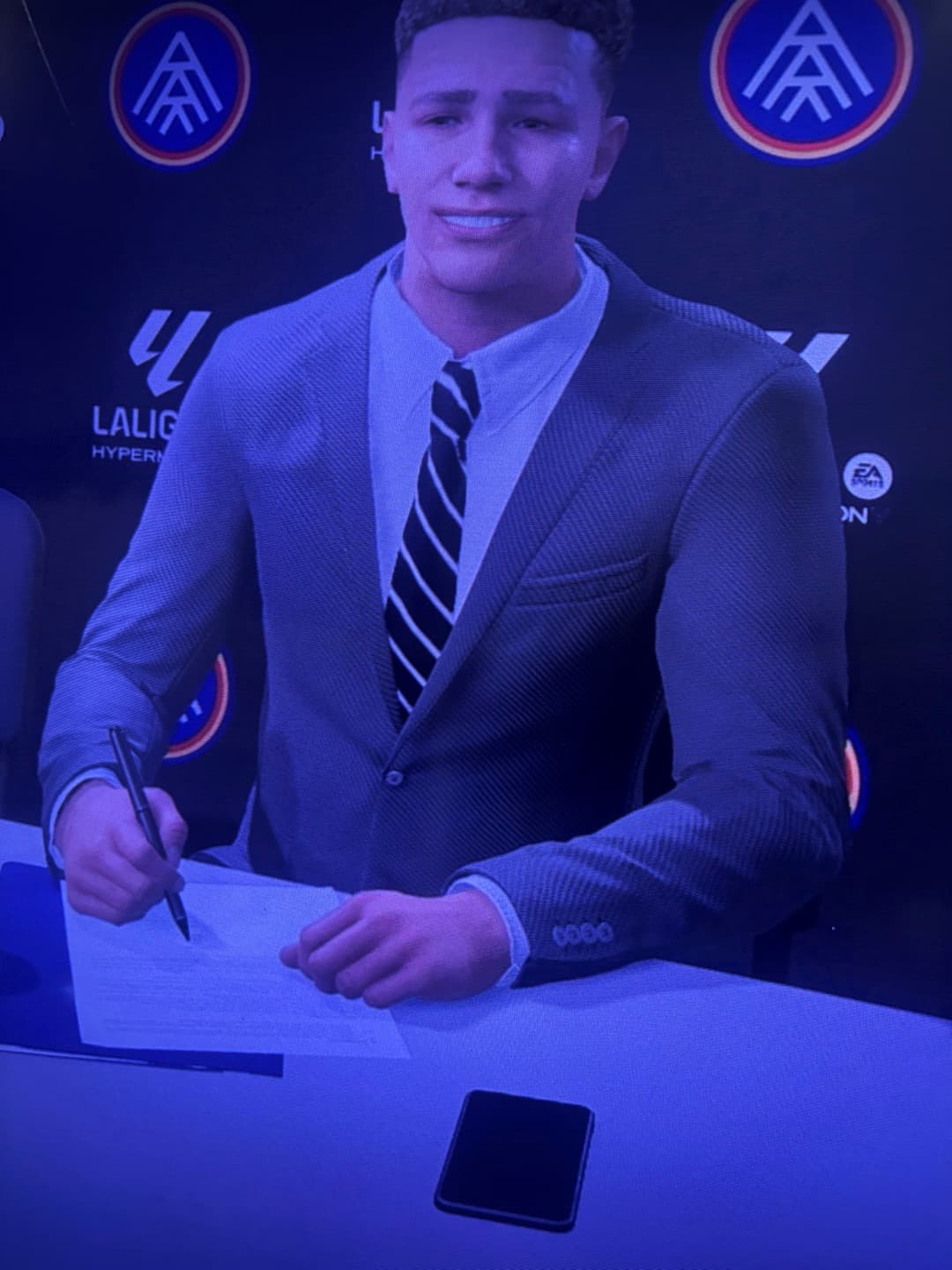 Hoje concretizou um sonho assinar o meu primeiro contrato profissional. Quero agradecer ao treinador e dirigentes por terem confiado em m…
