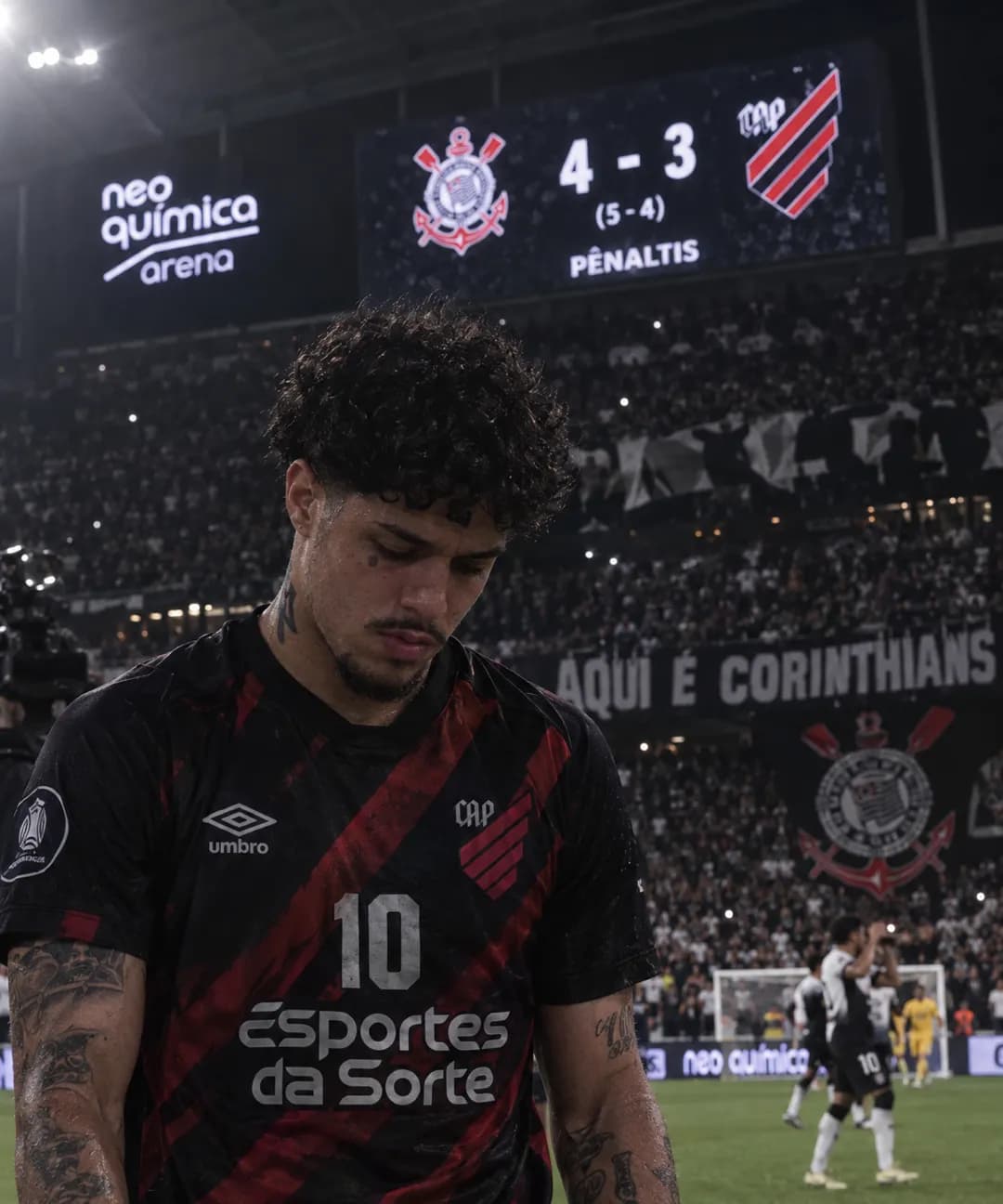 Gostaria de pedir desculpas por ter perdido o penalti da classificação hoje. Principalmente após vocês da torcida cantarem meu nome devid…