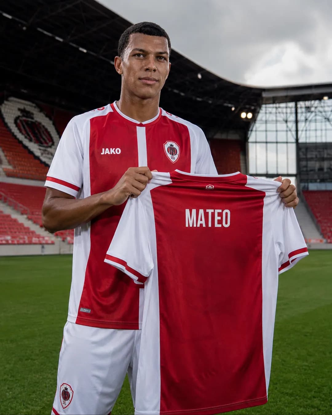 Novo capítulo. 🇧🇪⚽ Muito feliz por começar essa nova etapa da minha carreira no Royal Antwerp. Pronto para novos desafios, novas experi…
