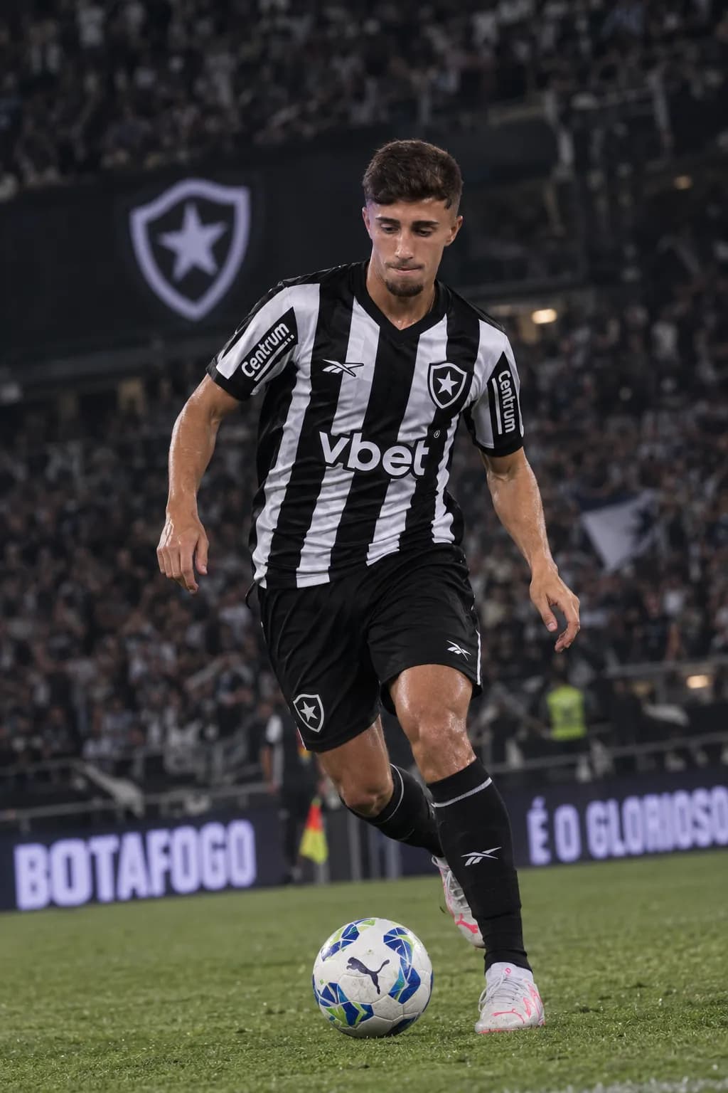 ÓTIMO JOGO DA EQUIPE VITÓRIA MUITO MERECIDA VAMOS EM BUSCA DA LIDERANÇA, ESTOU FELIZ POR TER ESTREADO COM DOIS GOLS E UMA ASSISTÊNCIA NO …
