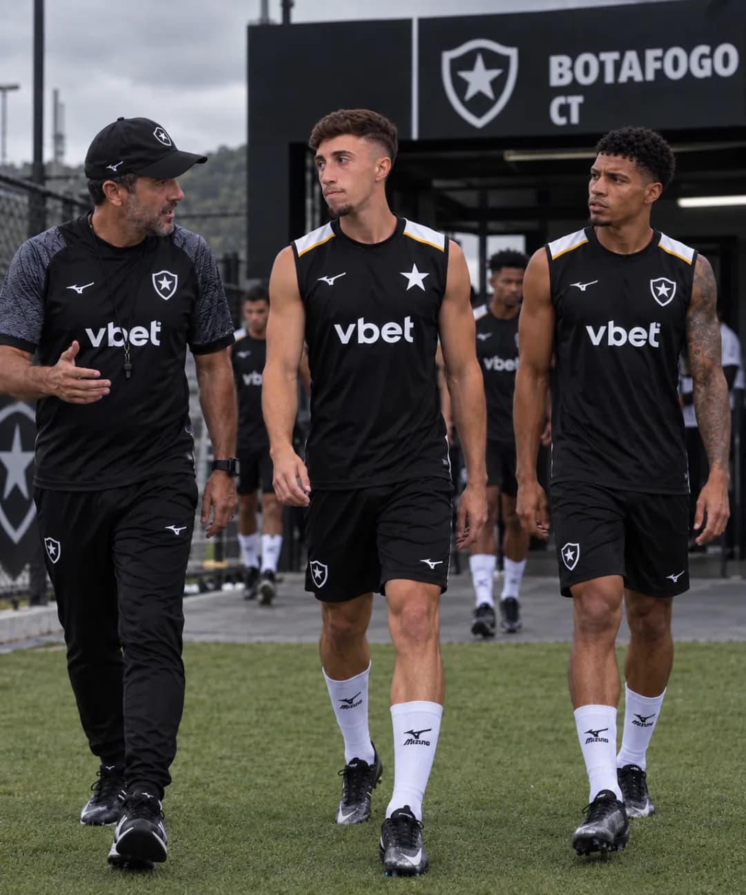 E vamos de mas um treino porque amh é dia de clássico dentro de casa, vamos Botafogo 🖤🤍🔥🏃‍♂️🏋️‍♂️👟