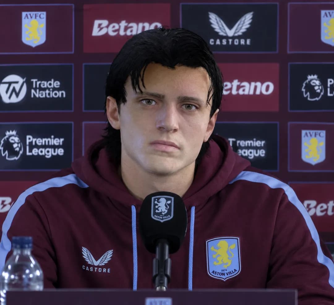 Meus objetivos com o Aston Villa é ganhar a premier league e com os jogadores do meu time fica mais fácil