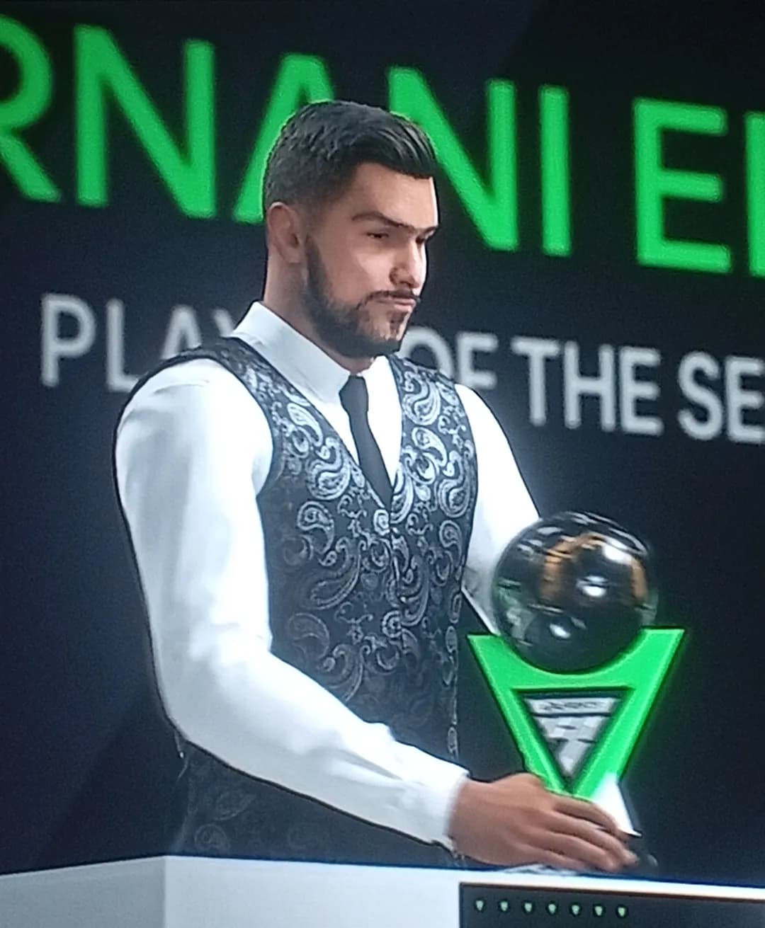 Me chamo Ernani Elias, sou camisa 9 do Manchester City. Sou de Brasil. Vocês verão muito da minha história daqui pra frente. Aguardem!