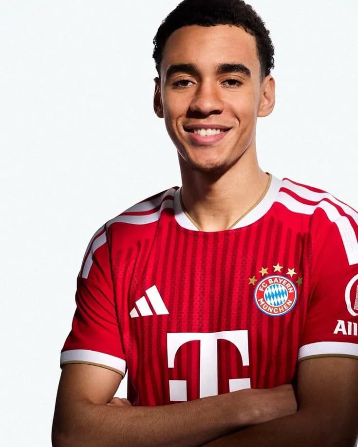Me chamo Jamal Musiala, sou camisa 10 do Bayern Munich. Sou de Alemanha. Vocês verão muito da minha história daqui pra frente. Aguardem!