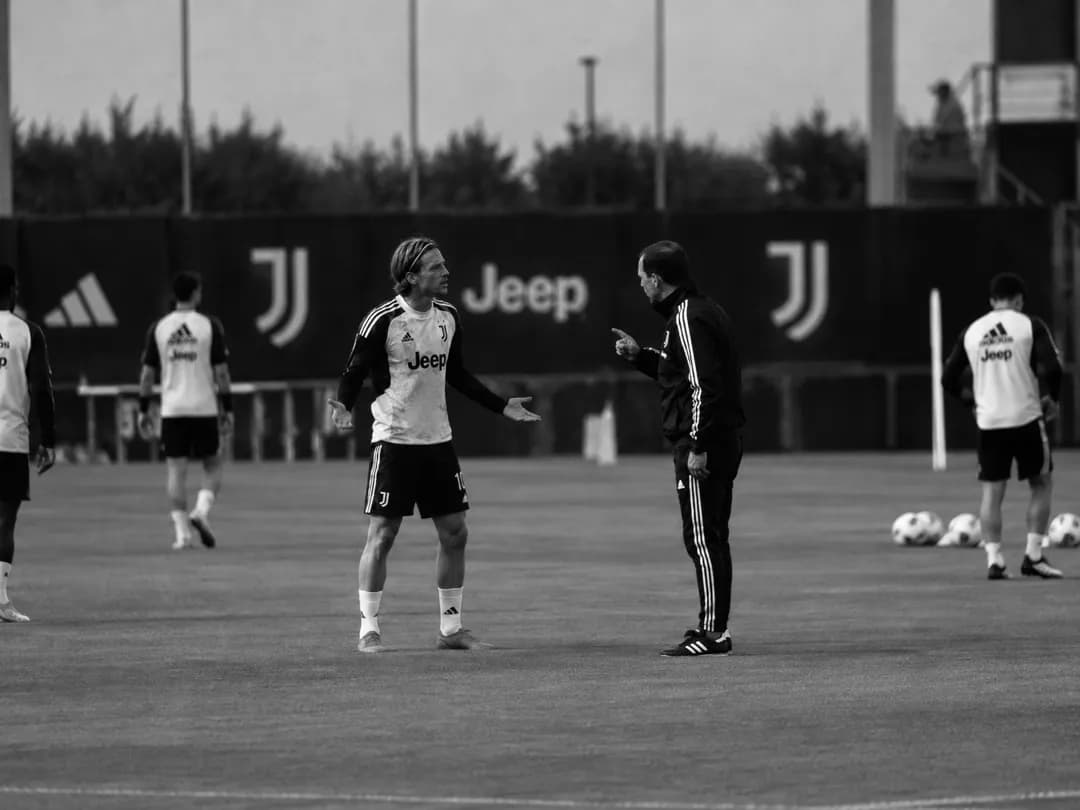 Hoje acabei discutindo com o treinador durante o treino. Tivemos algumas divergências e acabei me exaltando, mas faz parte do futebol. Te…