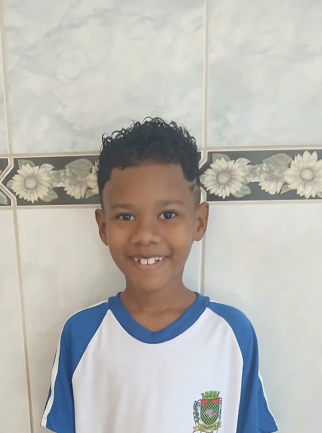 Me chamo João, sou camisa 5 do Atletico-MG. Sou de Brasil. Vocês verão muito da minha história daqui pra frente. Aguardem!