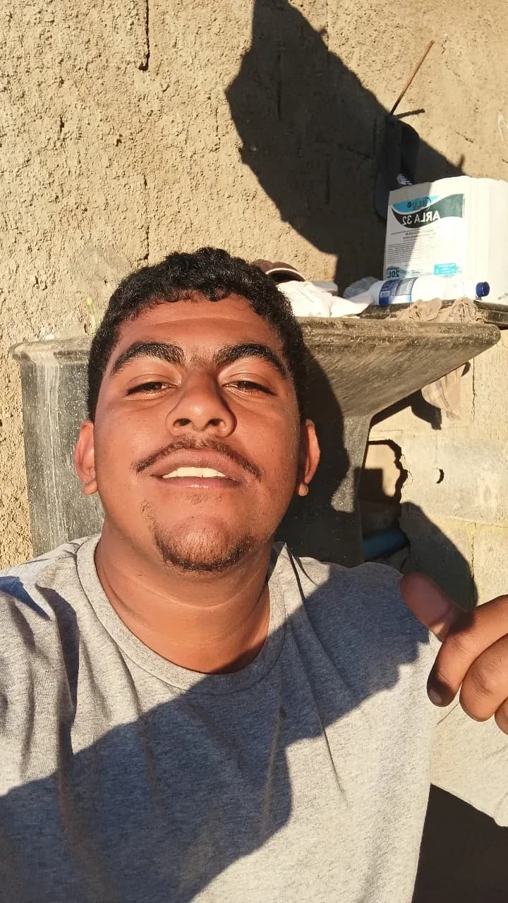 Me chamo André, sou camisa 10 do ABC. Sou de Brasil. Vocês verão muito da minha história daqui pra frente. Aguardem!