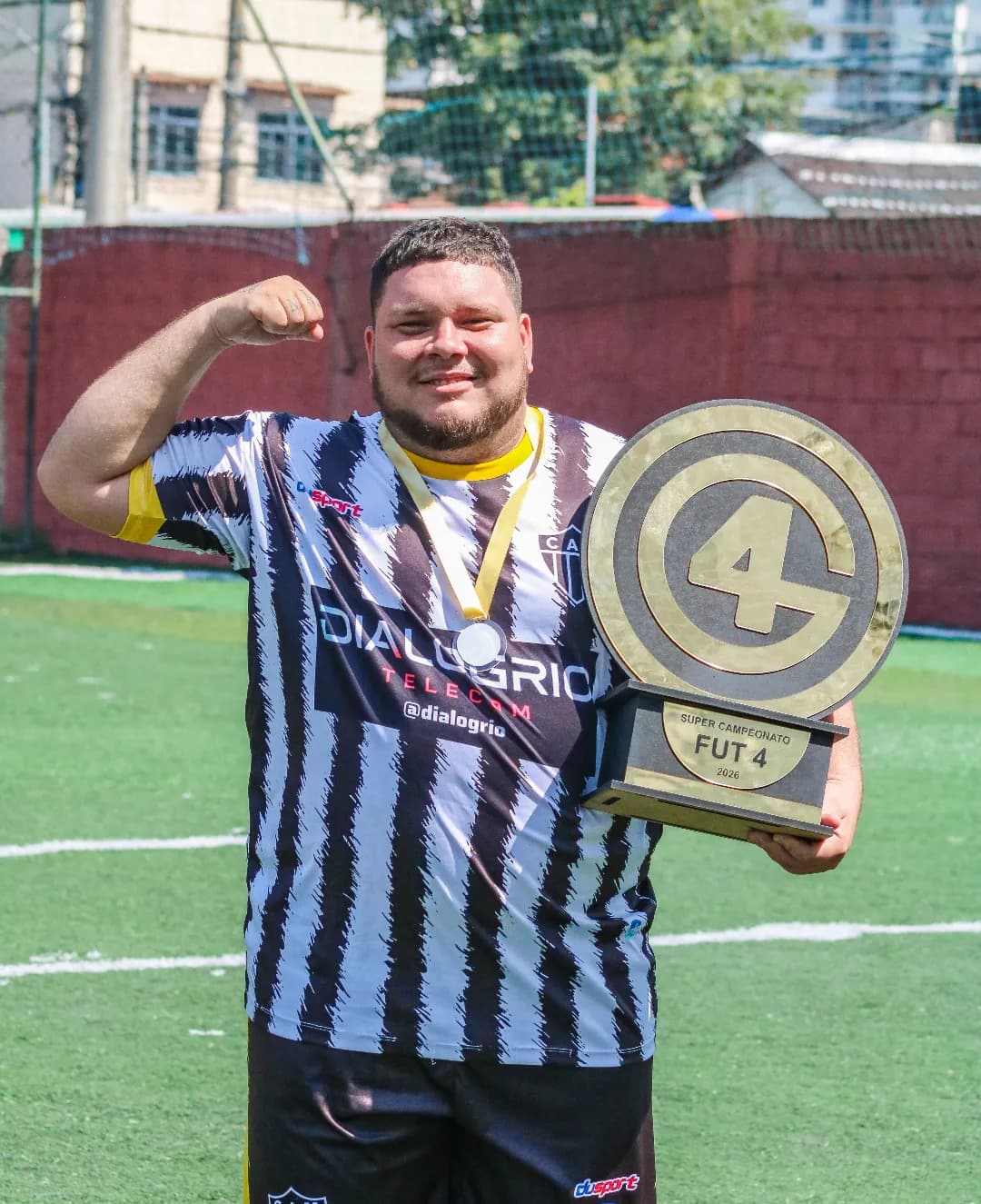 Me chamo Bololô, sou camisa 17 do Flamengo. Sou de Brasil. Vocês verão muito da minha história daqui pra frente. Aguardem!