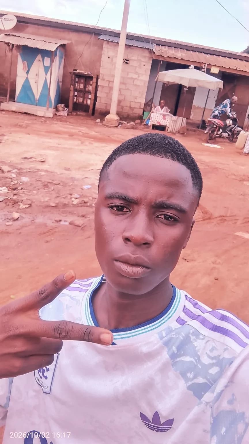Me chamo Apalo Jr, sou camisa 11 do Real Madrid. Sou de França. Vocês verão muito da minha história daqui pra frente. Aguardem!