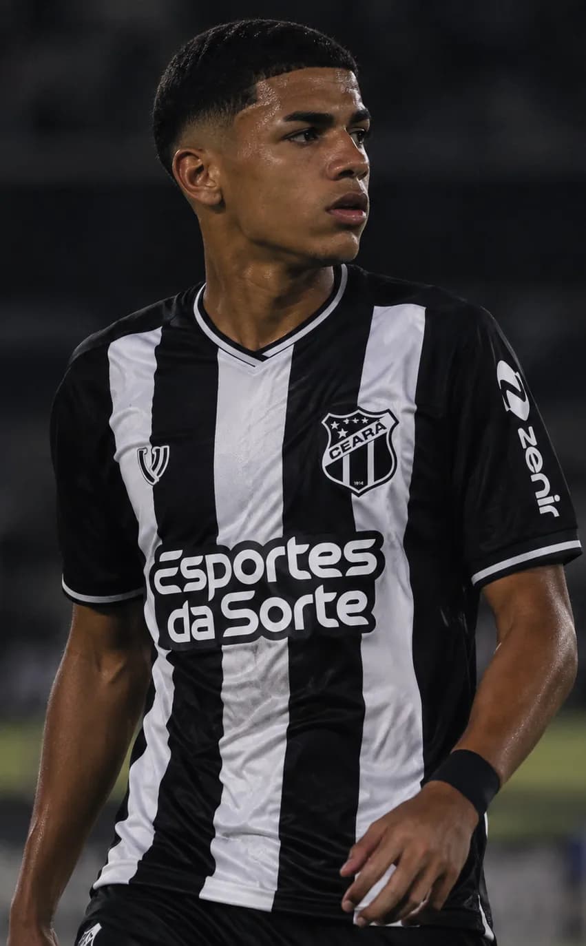 Me chamo Lopes Jr, sou camisa 7 do Ceara. Sou de Brasil. Vocês verão muito da minha história daqui pra frente. Aguardem!