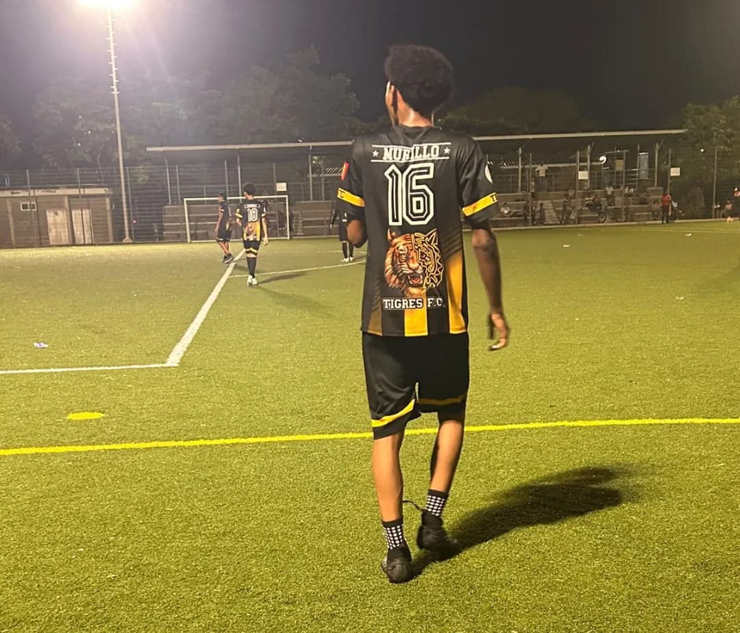 Me llamo Jose, soy la camiseta 99 del Junior. Soy de Colômbia. Verán mucho de mi historia de ahora en adelante. ¡Estén atentos!