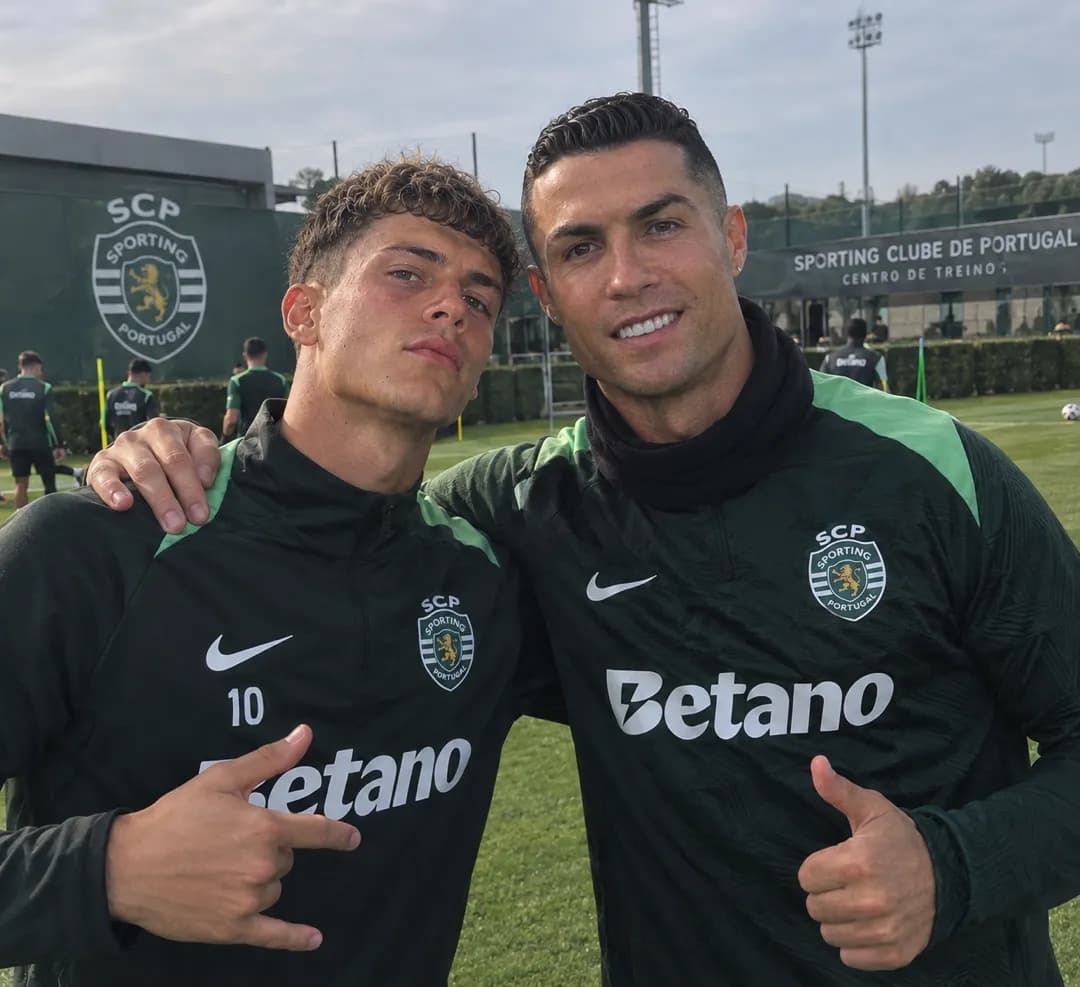 Lembro-me de ser miúdo e te ver no Manchester United. Eras o meu ídolo. Custa-me ver a tua saída da Seleção acabar assim. Sempre sonhei j…