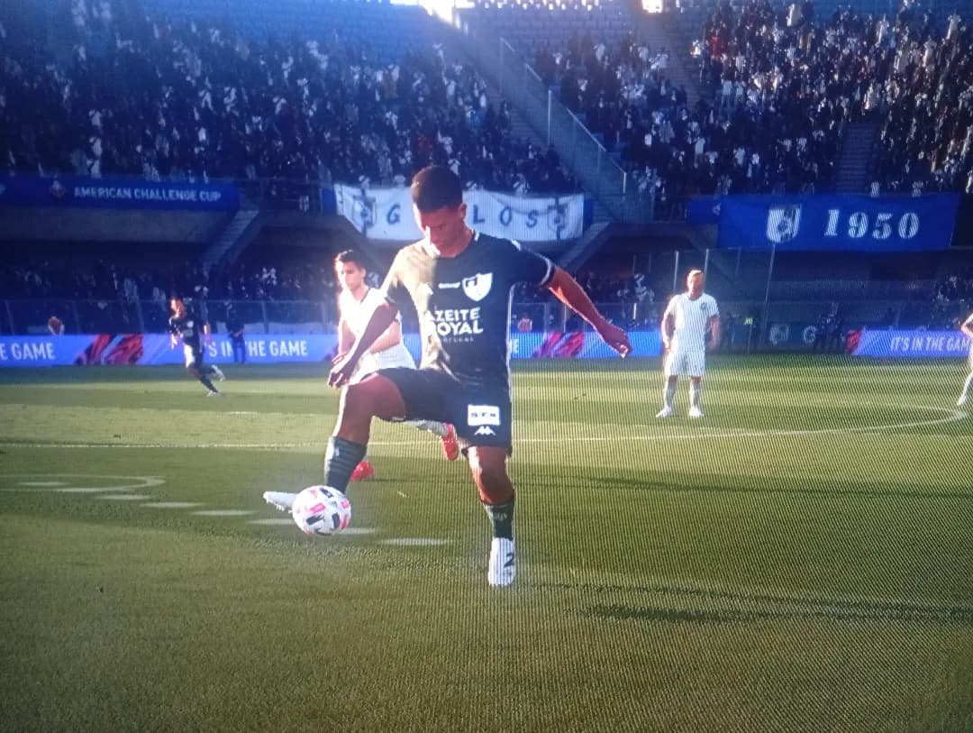 Na primeira vez indo até o segundo tempo como titular, agradeço a todos que estão jogando do meu desempenho. VAMOS BOTAFOGO🔥🔥