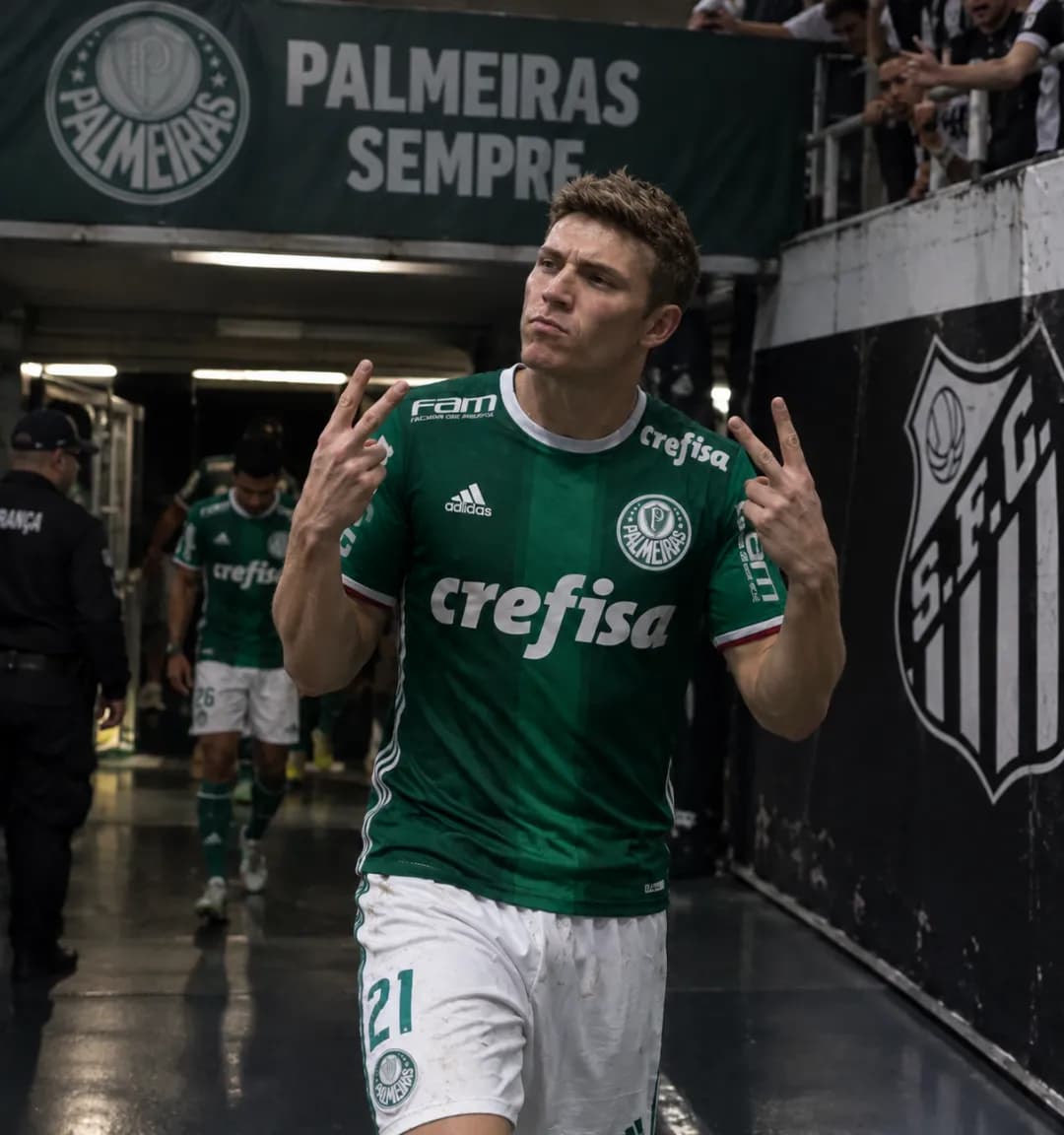🐷🤜🫍 2⚽