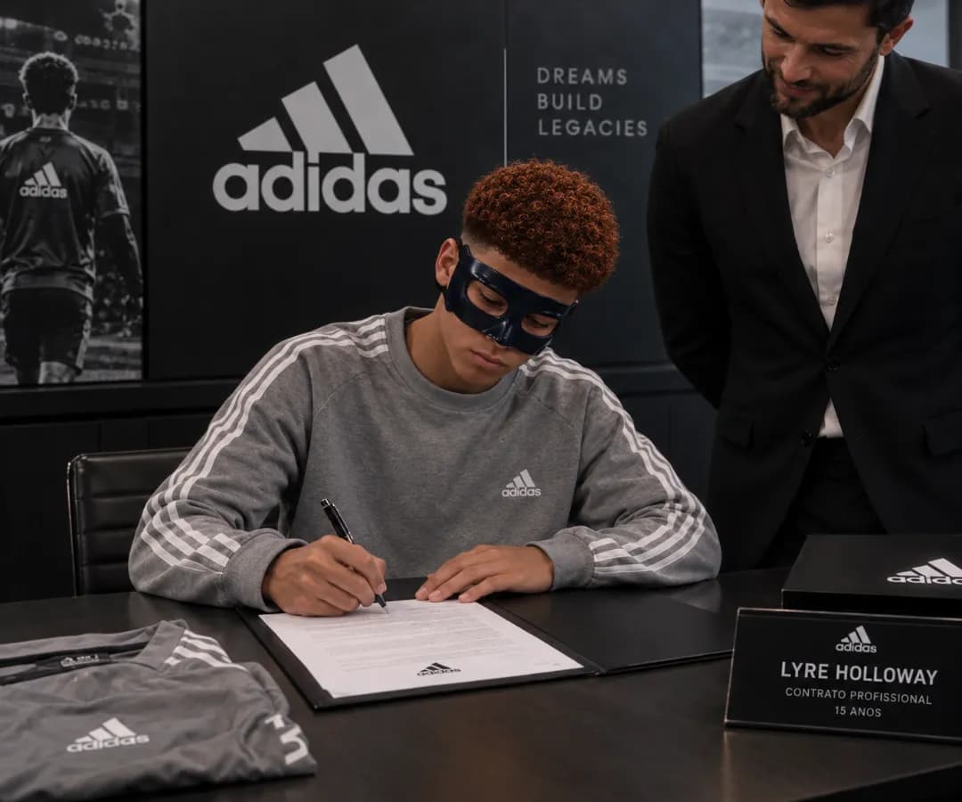 Hoje, faz exatamente 2 anos que assinei meu contrato com a adidas, não posso deixar de agradecer meu irmão Max, que sempre me proporciono…