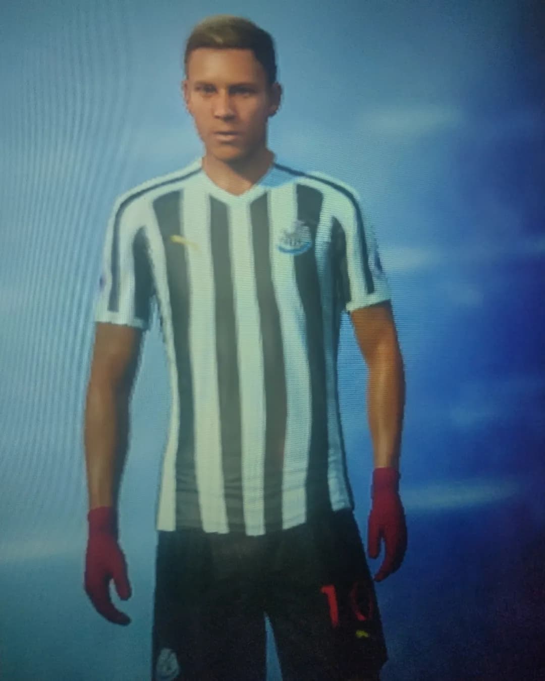 Me chamo Marllon, sou camisa 10 do Newcastle. Sou de Brasil. Vocês verão muito da minha história daqui pra frente. Aguardem!