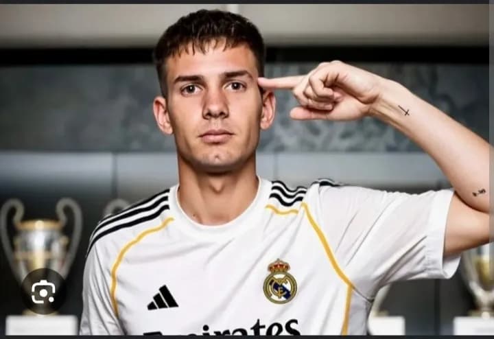 I'm Ivan, number 10 at River Plate. I'm from Argentina. You'll be seeing a lot of my story from now on. Stay tuned!