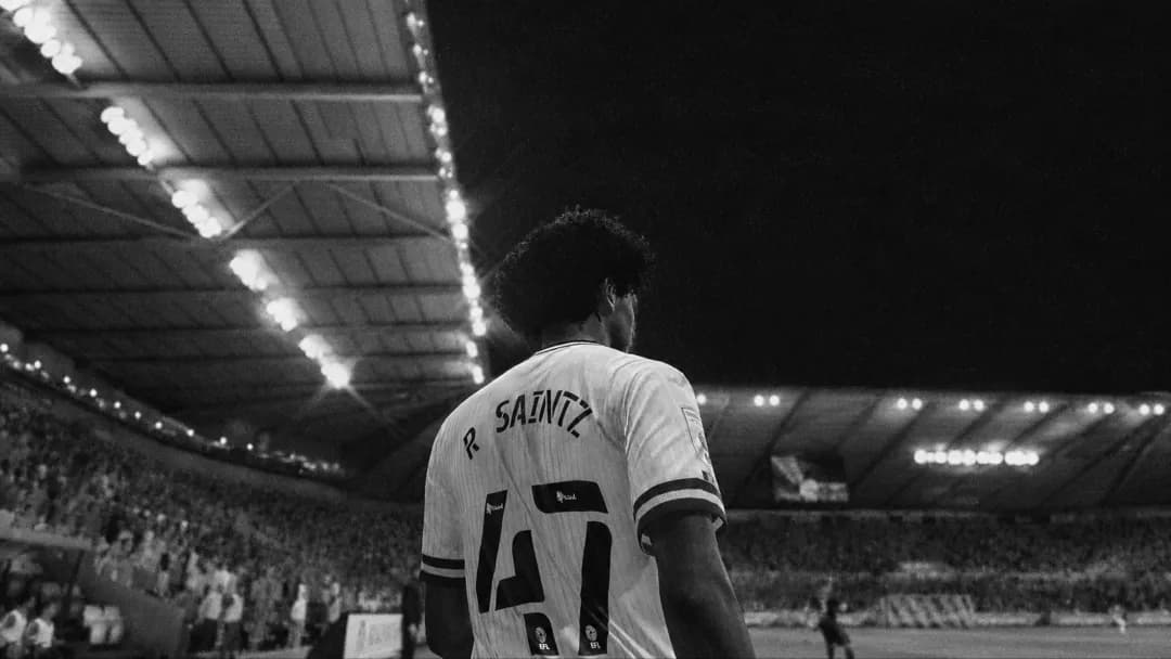 Me chamo Rhyden Saintz, sou camisa 47 do Swansea. Sou de Inglaterra. Vocês verão muito da minha história daqui pra frente. Aguardem!