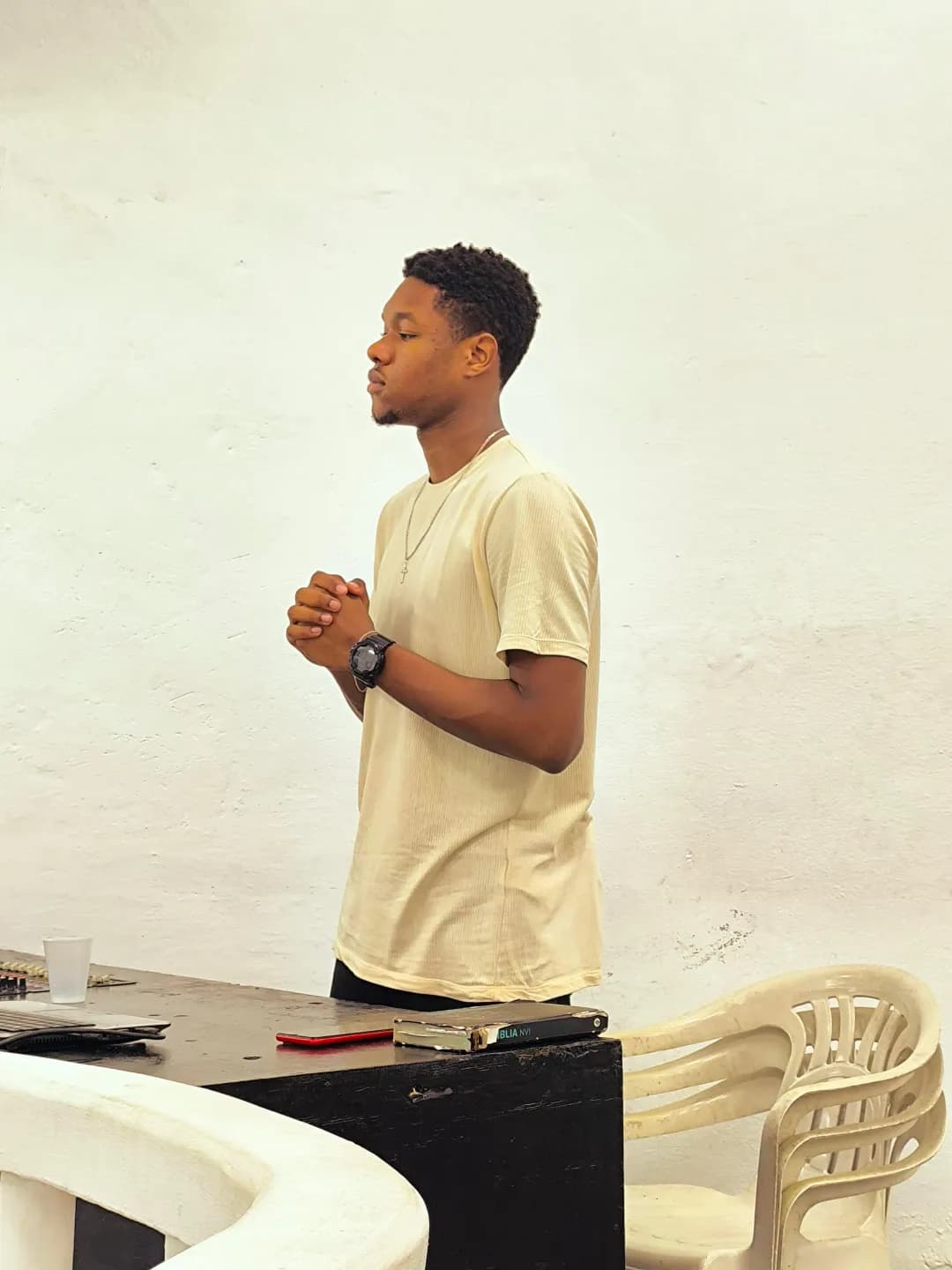 Me chamo Paulo Falcão, sou camisa 17 do Santos. Sou de Brasil. Vocês verão muito da minha história daqui pra frente. Aguardem!