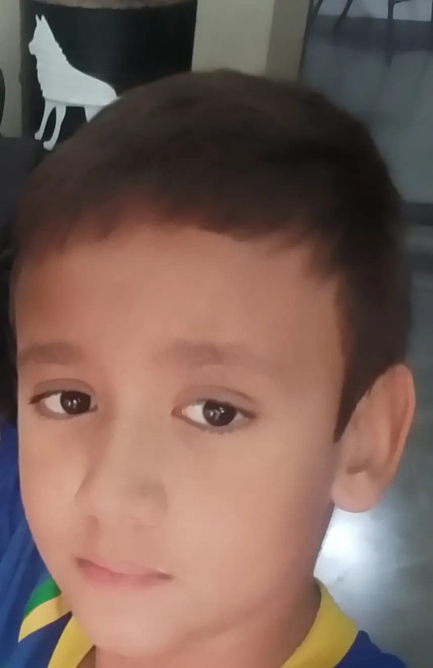 Me chamo henry, sou camisa 10 do Santos. Sou de Brasil. Vim pra construir história. Bora nessa!