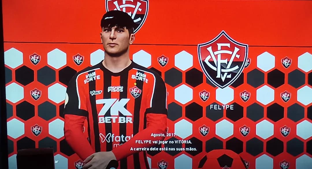 O clube onde começou minha carreira, agradeço muito ao Vitória por ter me dado oportunidade.